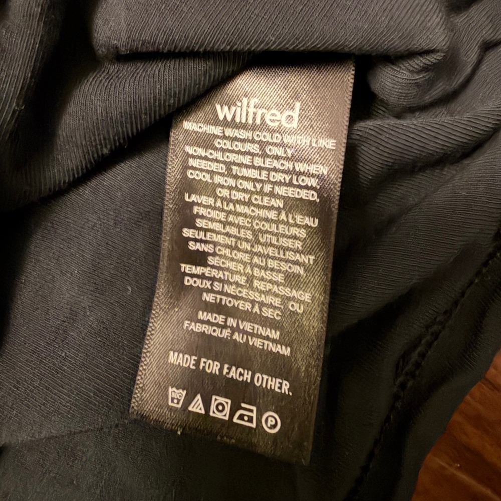 Wilfred Aritzia Black Ruched Long Sleeve Crop Top Womens Size S Acubi E-girl - Picture 5 of 8